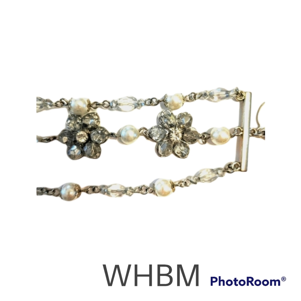 White House Black Market Faux Pearl Rhinestone and Silver Tone Bracelet Like New - Picture 1 of 4